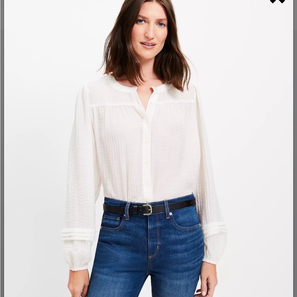 Like new LOFT Pleated Sleeve Blouse